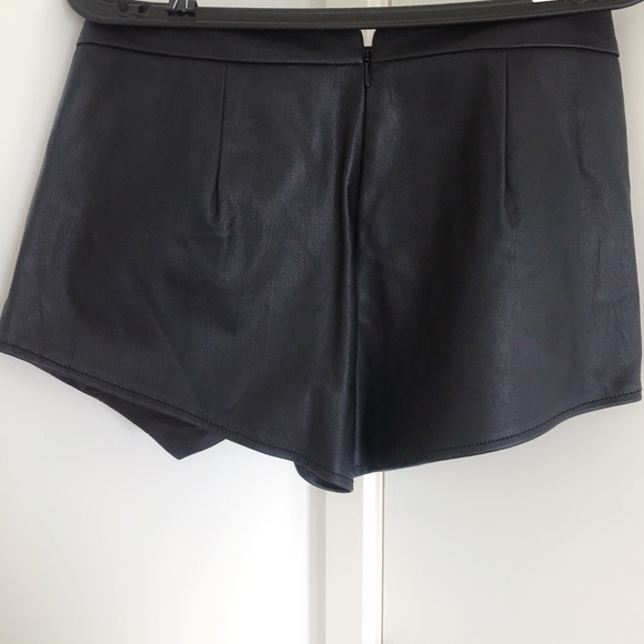 New leather like skirt short - size small - Picture 2 of 4